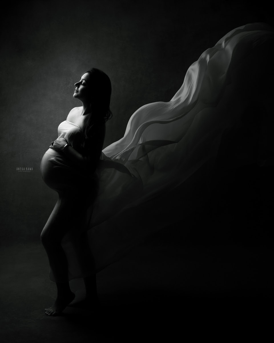 Best Maternity Photographer in Delhi: Golden Wrap, Black Backdrop, by Anega Bawa Photography, Gurgaon Noida.