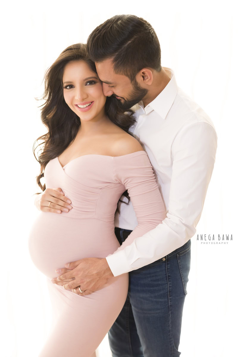 Best Pregnancy Photoshoot in Delhi: Nude Pink Dress with Spouse, by Anega Bawa Photography, Gurgaon Noida.