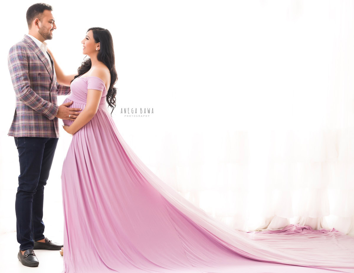 Best Pregnancy Shoot in Delhi: Lavender Gown with Spouse by Anega Bawa Photography, Gurgaon Noida.