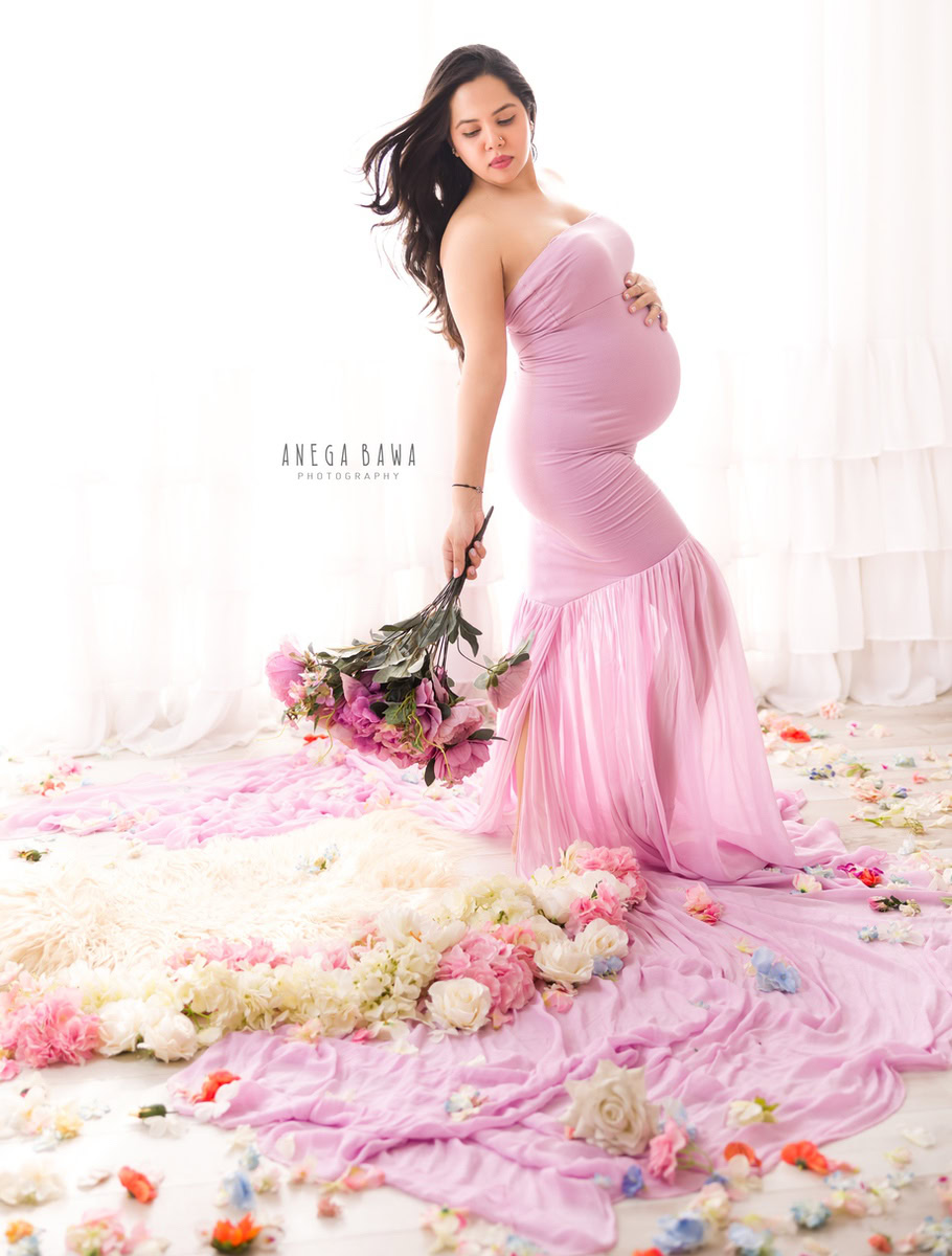 Maternity Photography in Delhi: Lavender Gown with Drape & Flowers by Anega Bawa Photography, Gurgaon Noida.