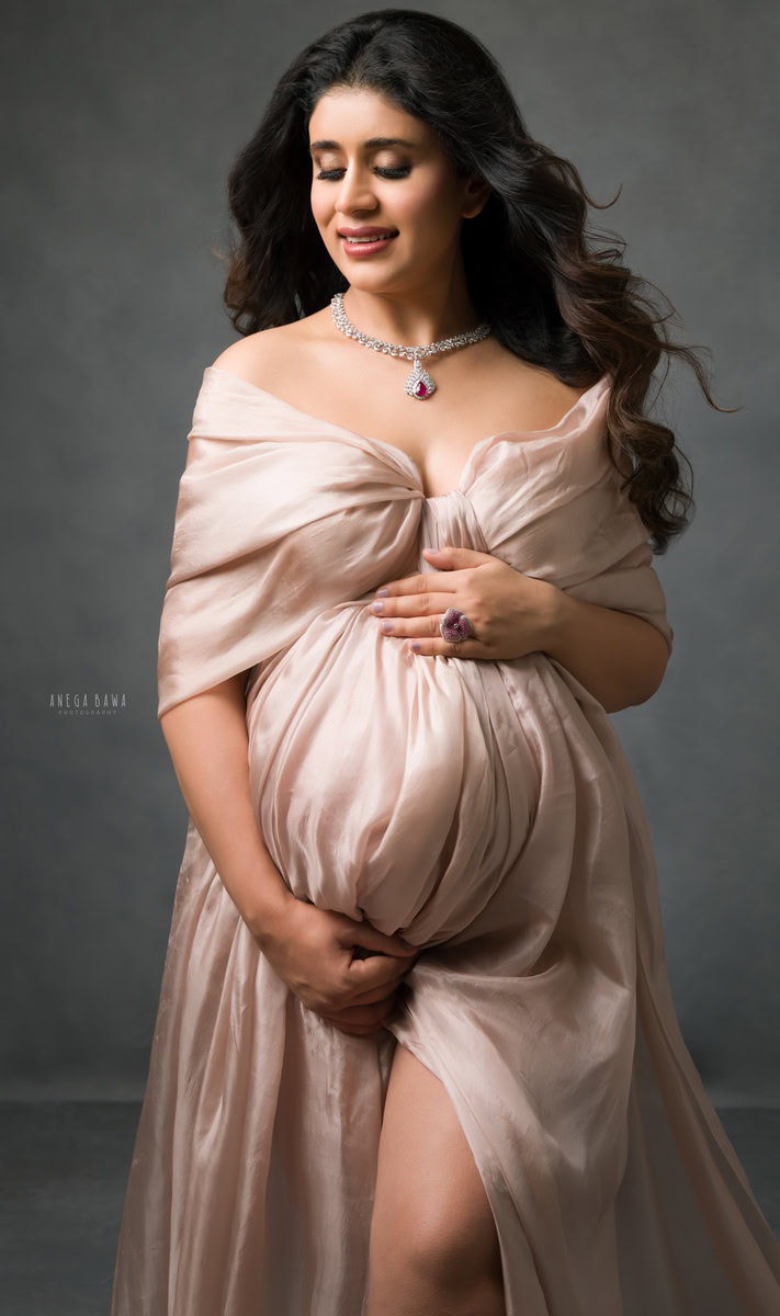 Maternity Photography in Delhi: Peach Wrap, Grey Backdrop, by Anega Bawa, Photographer Gurgaon Noida.