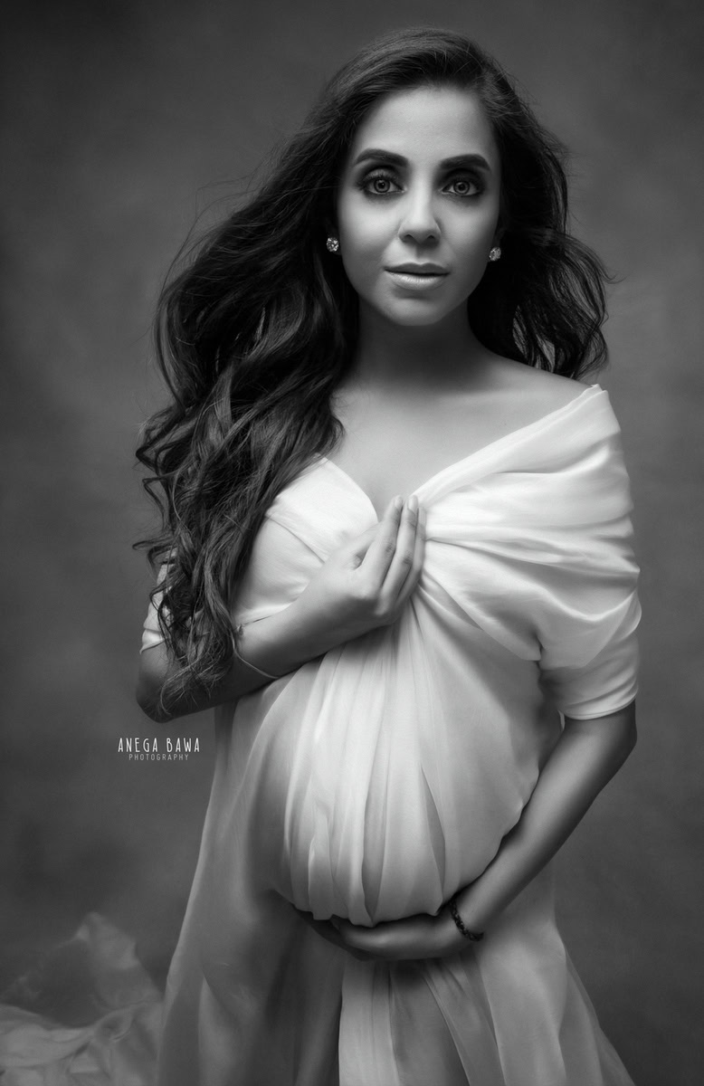 Maternity Photography in Delhi: White Wrap, Grey Backdrop, by Anega Bawa, Photographer Gurgaon Noida.