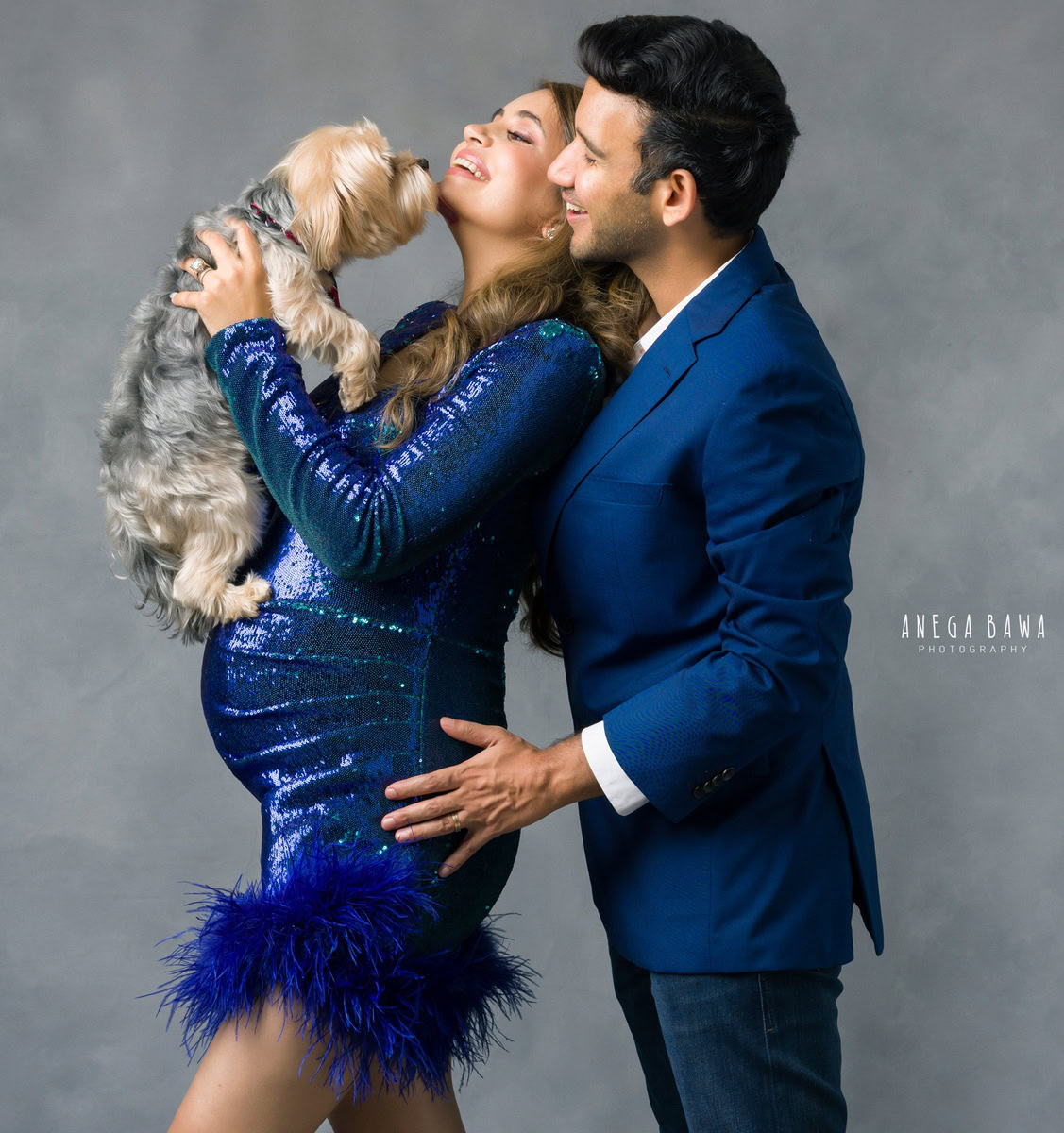Maternity Photoshoot in Delhi: Blue Shimmer Tunic Dress, Husband and Dog, Grey Backdrop, by Anega Bawa Photography, Gurgaon Noida.