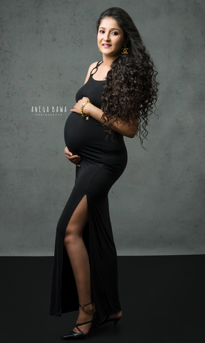 Pregnancy Photography Delhi: Black Strap Dress, Grey Backdrop by Anega Bawa Photography, Gurgaon Noida