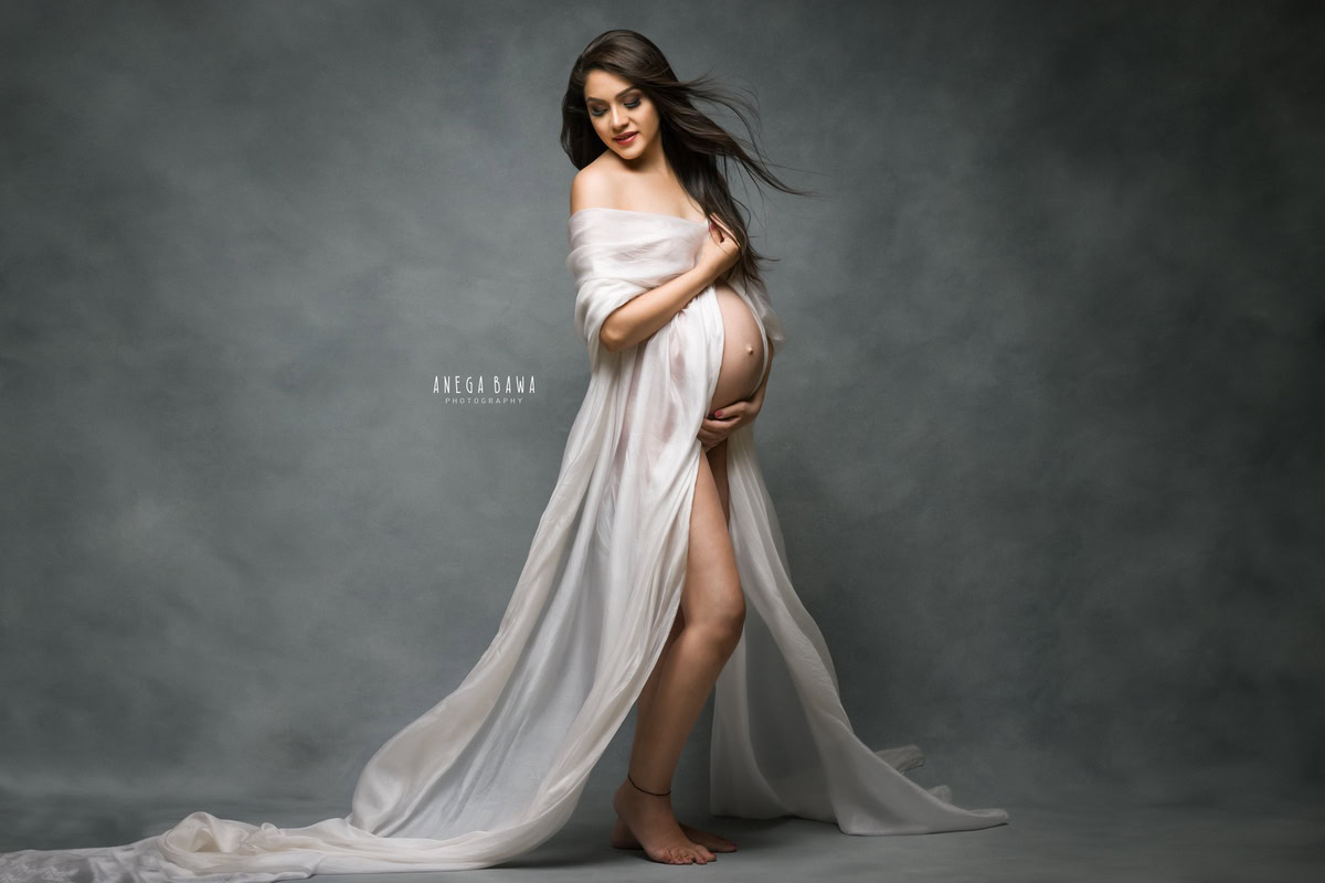 Pregnancy Photoshoot in Delhi: White Wrap, Grey Backdrop, by Anega Bawa Photography, Gurgaon Noida.