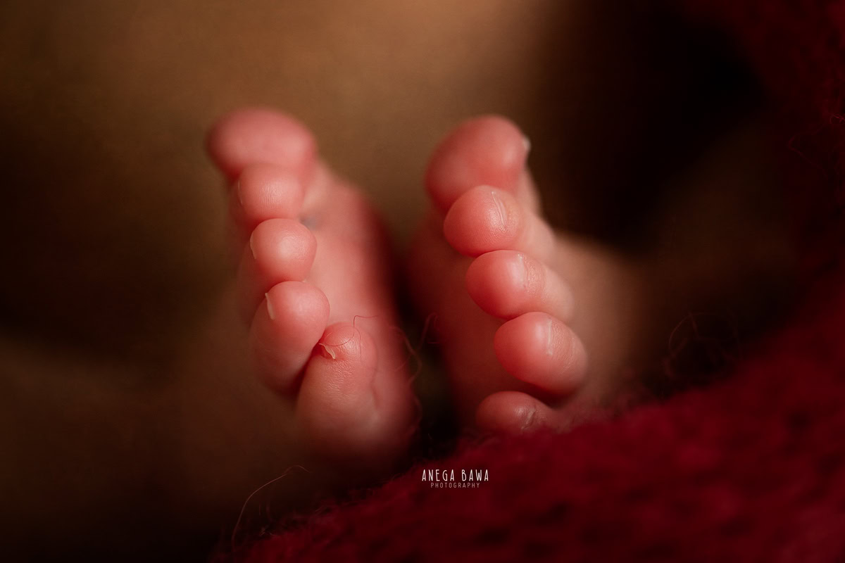 Newborn Photography in Delhi: Close-up of adorable baby feet captured by Anega Bawa during a photoshoot in Gurgaon Noida.