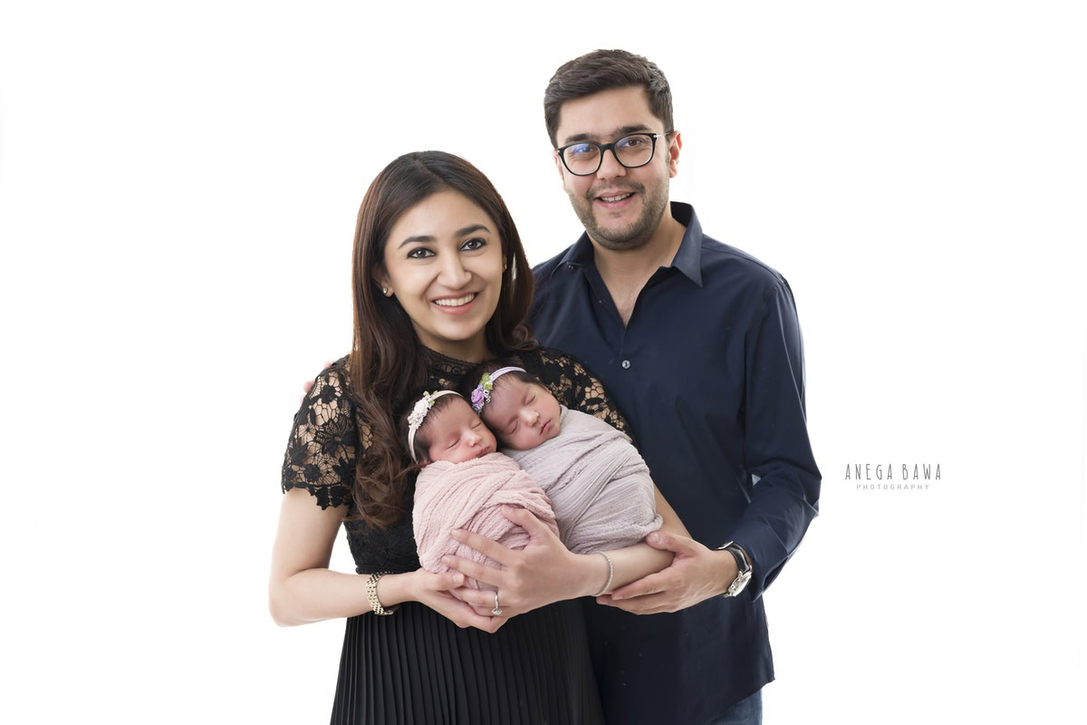 newborn-photography-gurgaon-twins-white-backdrop-family-by-anega-bawa-photographer-delhi
