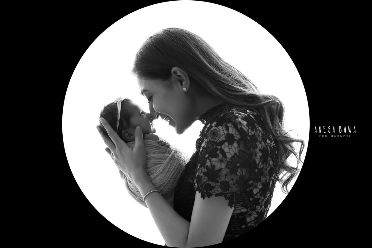 Newborn Photoshoot in Delhi: Mom posing with her newborn in black and white. Photographer: Anega Bawa Photography, Gurgaon.