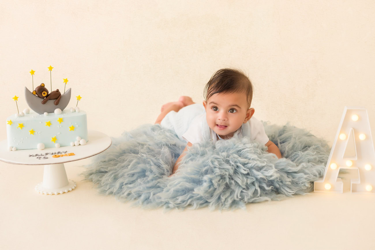 Baby boy photography, 5 or 4 or 3 or 6 months, blue rug, white backdrop, cake smash, alphabet. Location: Delhi, Gurgaon, Noida. Photographer: Anega Bawa.