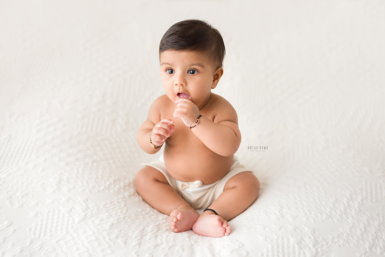 Baby boy photography, 5 or 4 or 3 or 6 months, white backdrop, cute seating pose. Location: Delhi, Gurgaon, Noida. Photographer: Anega Bawa.
