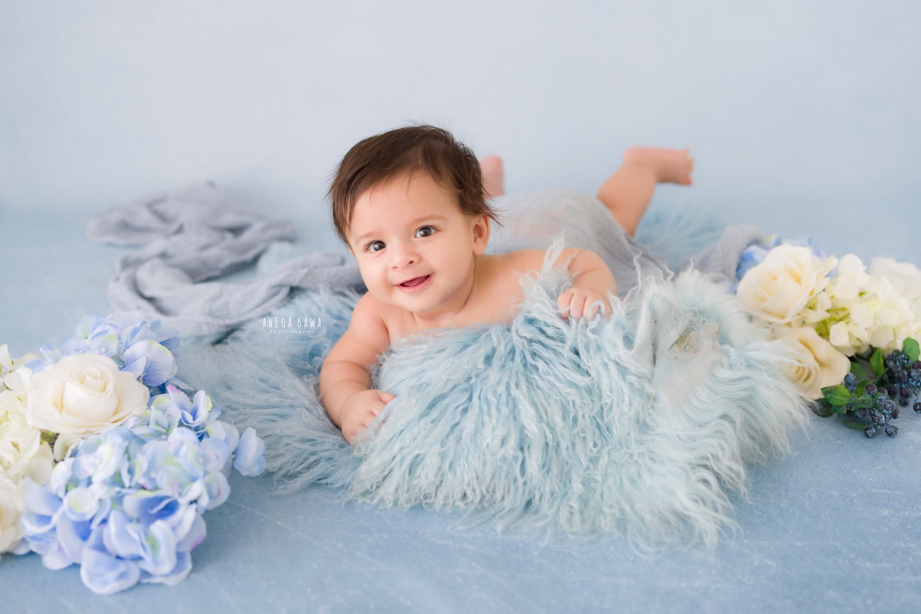 Baby boy photoshoot, 6 or 5 or 4 or 3 months, blue rug, blue backdrop, blue and white flowers. Location: Delhi, Gurgaon, Noida. Photographer: Anega Bawa.