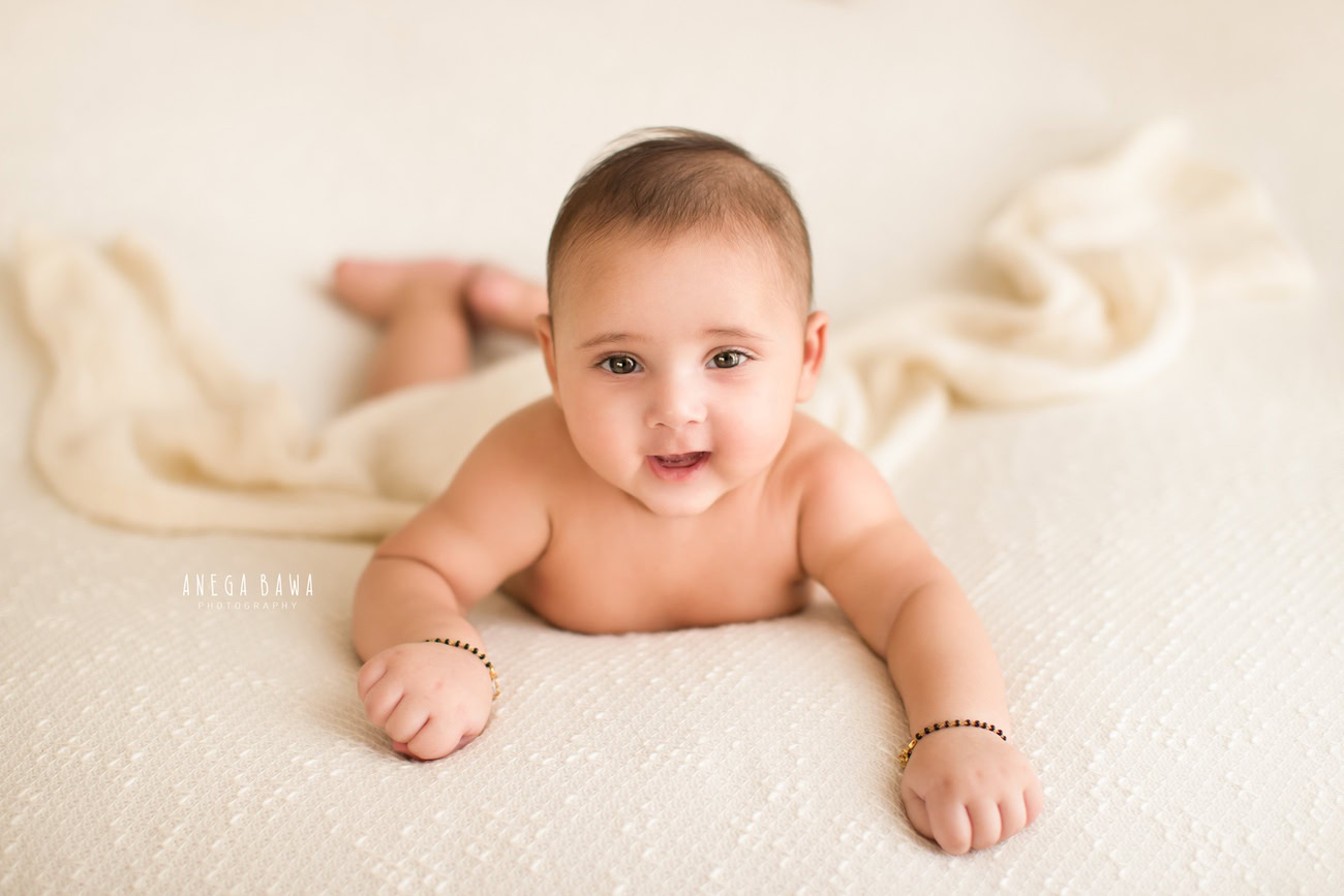 Create precious memories of your baby boy aged 3, 4, 5, or 6 months against a clean white backdrop, accentuated by a soft white sheet. Book your session with Anega Bawa in Delhi, Gurgaon, or Noida.