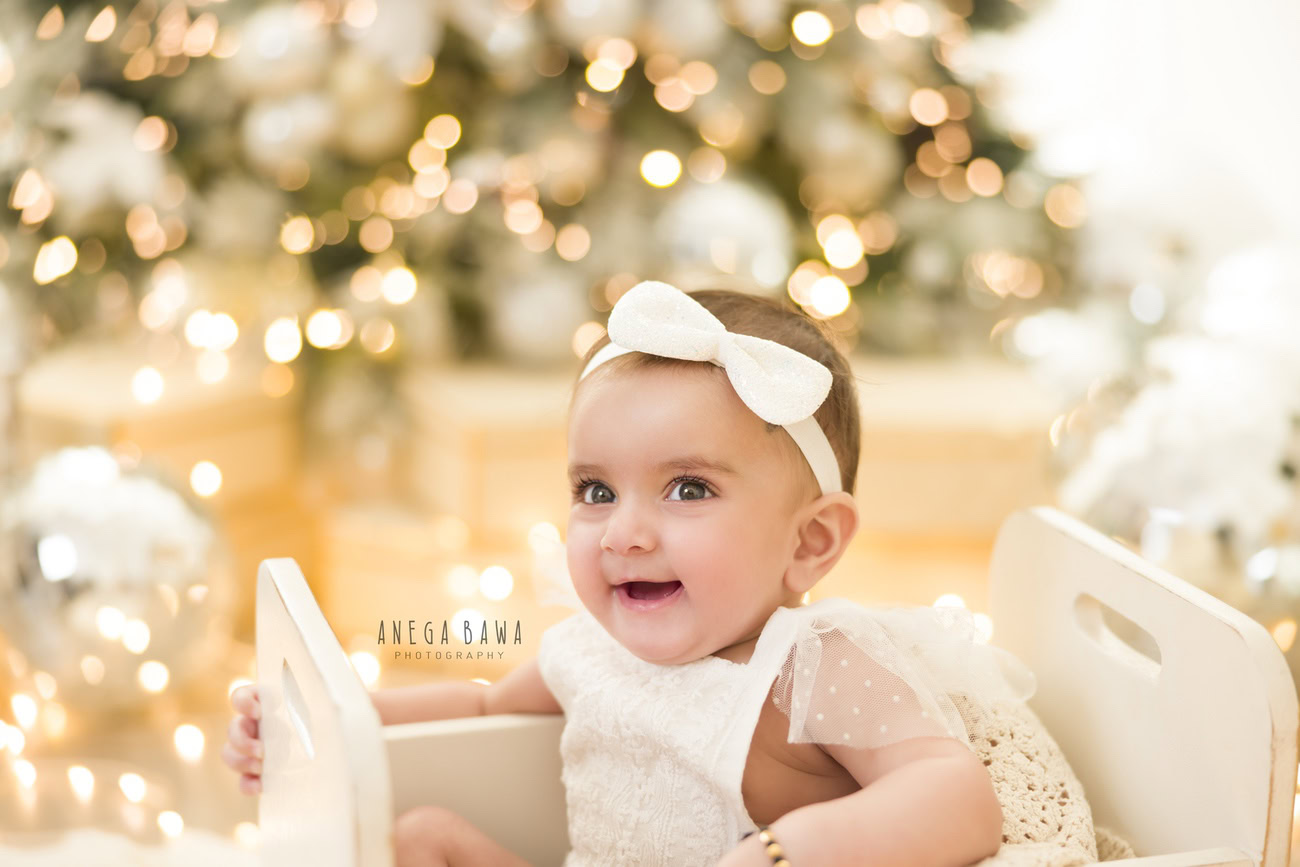 Create timeless memories of your adorable baby girl at 3, 4, or 5 months old with a charming photoshoot featuring a cute hairband and the soft glow of golden lights. Contact Anega Bawa for captivating baby girl photo sessions in Delhi, Gurgaon, or Noida.
