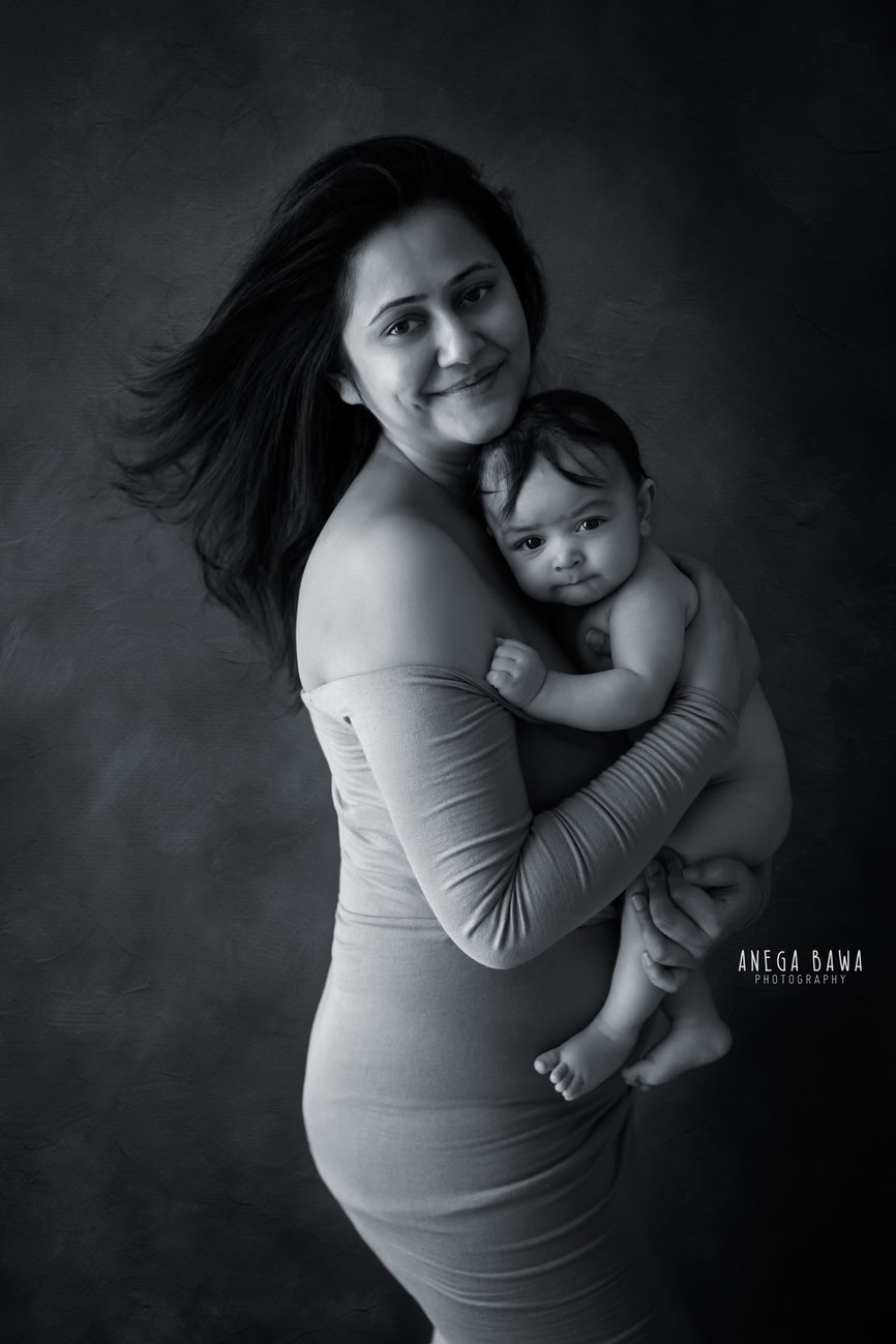 Captivating family photoshoot by Anega Bawa Photography, renowned in Delhi and Gurgaon, showcasing the elegant bond between Mom and daughter in a timeless black-and-white pose.