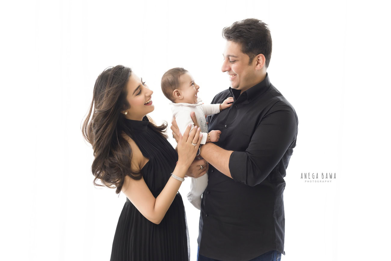 Capture the joy and love of your family with Anega Bawa Photography in Delhi and Gurgaon. Let us freeze those precious moments as Mumma and Papa hold their little boy against a beautiful white backdrop. These memories will be treasured for a lifetime.