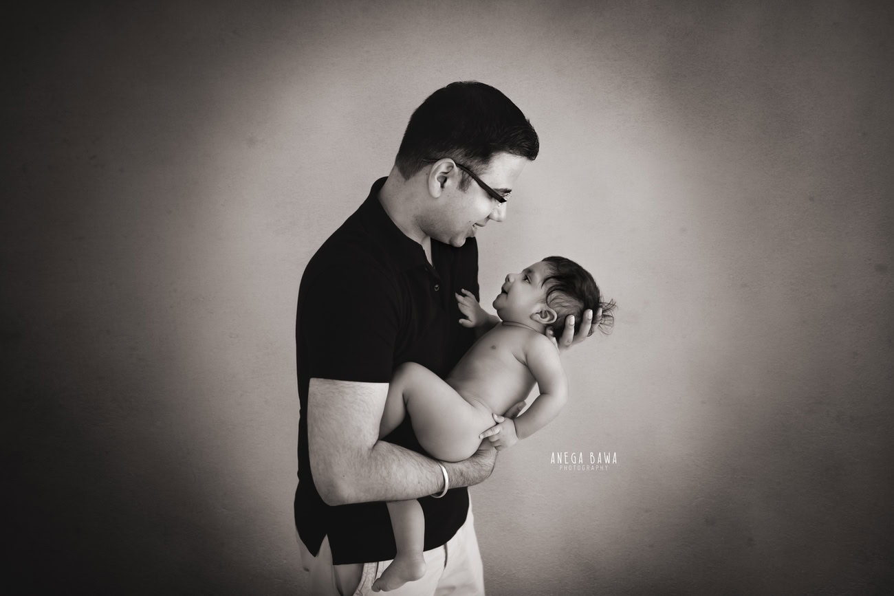 Create timeless memories as Papa holds his boy in a classic black-and-white pose with Anega Bawa Photography in Delhi and Gurgaon. Let every frame tell the story of love, strength, and family bonds.